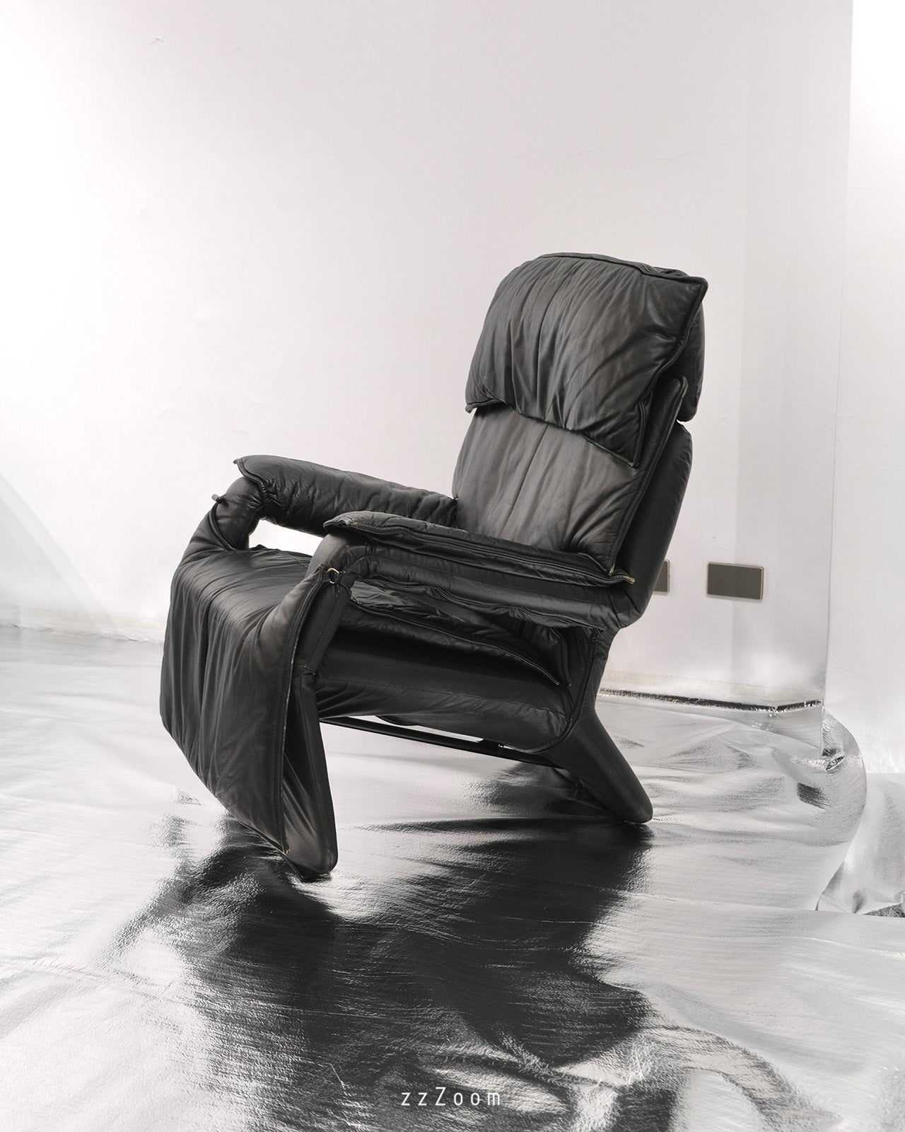 Vintage Italian leather relax chair, 1980s
