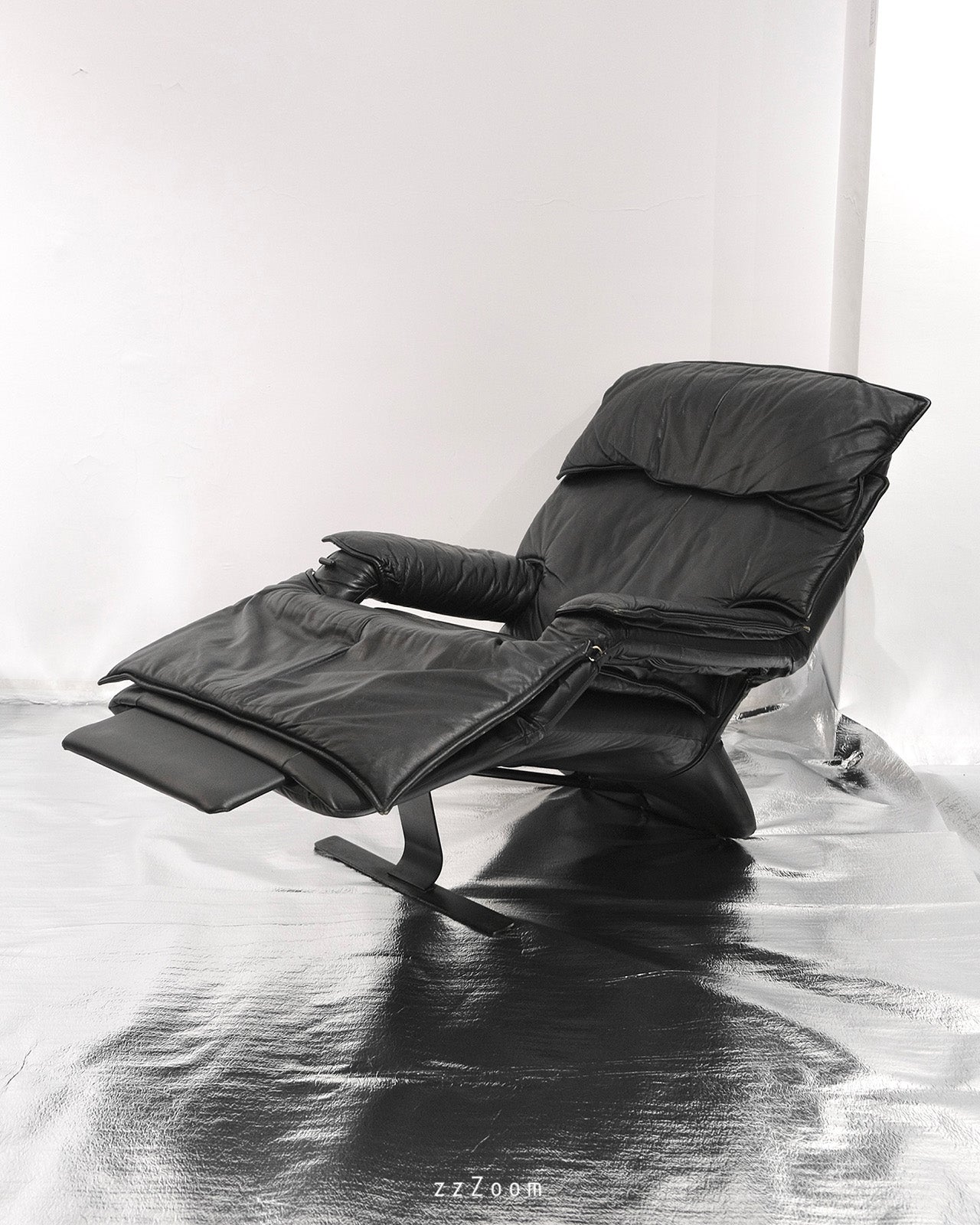 Vintage Italian leather relax chair, 1980s