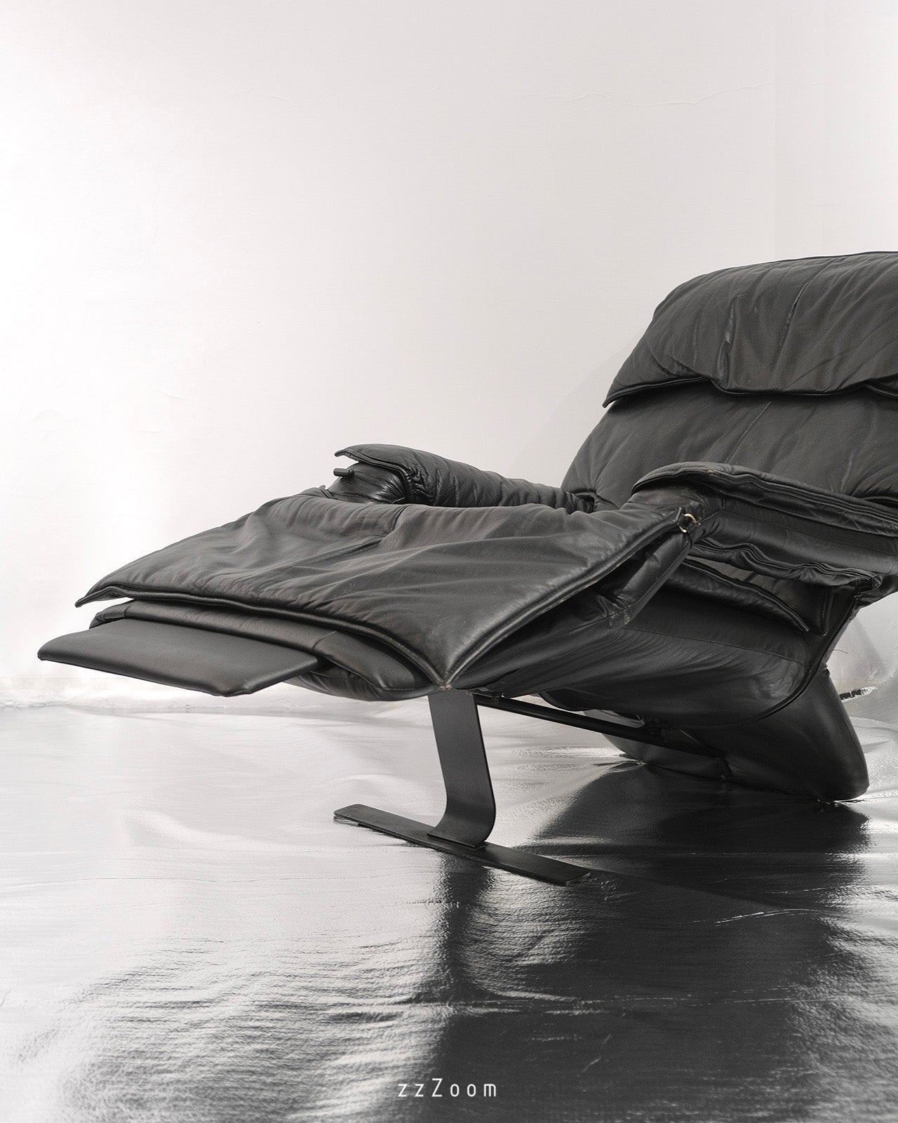 Vintage Italian leather relax chair, 1980s