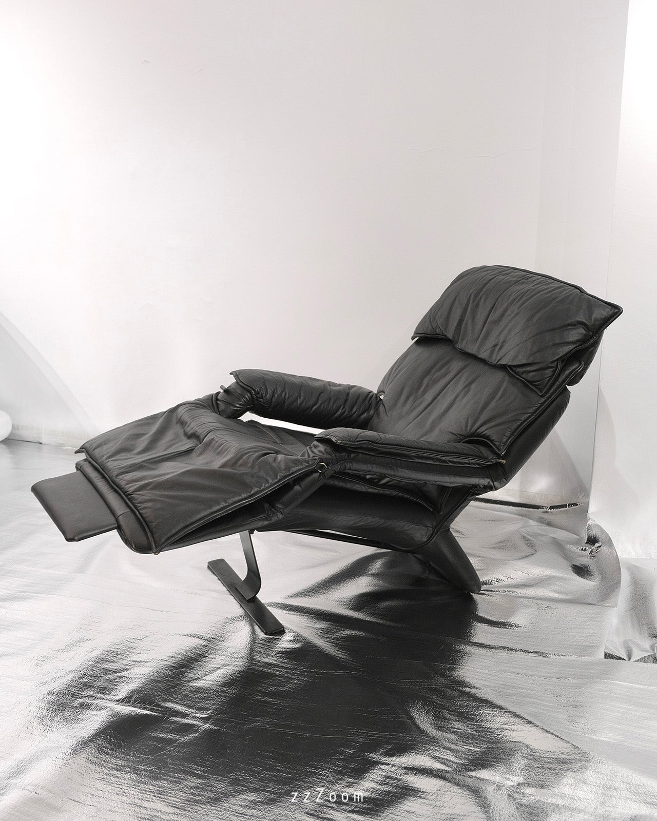 Vintage Italian leather relax chair, 1980s