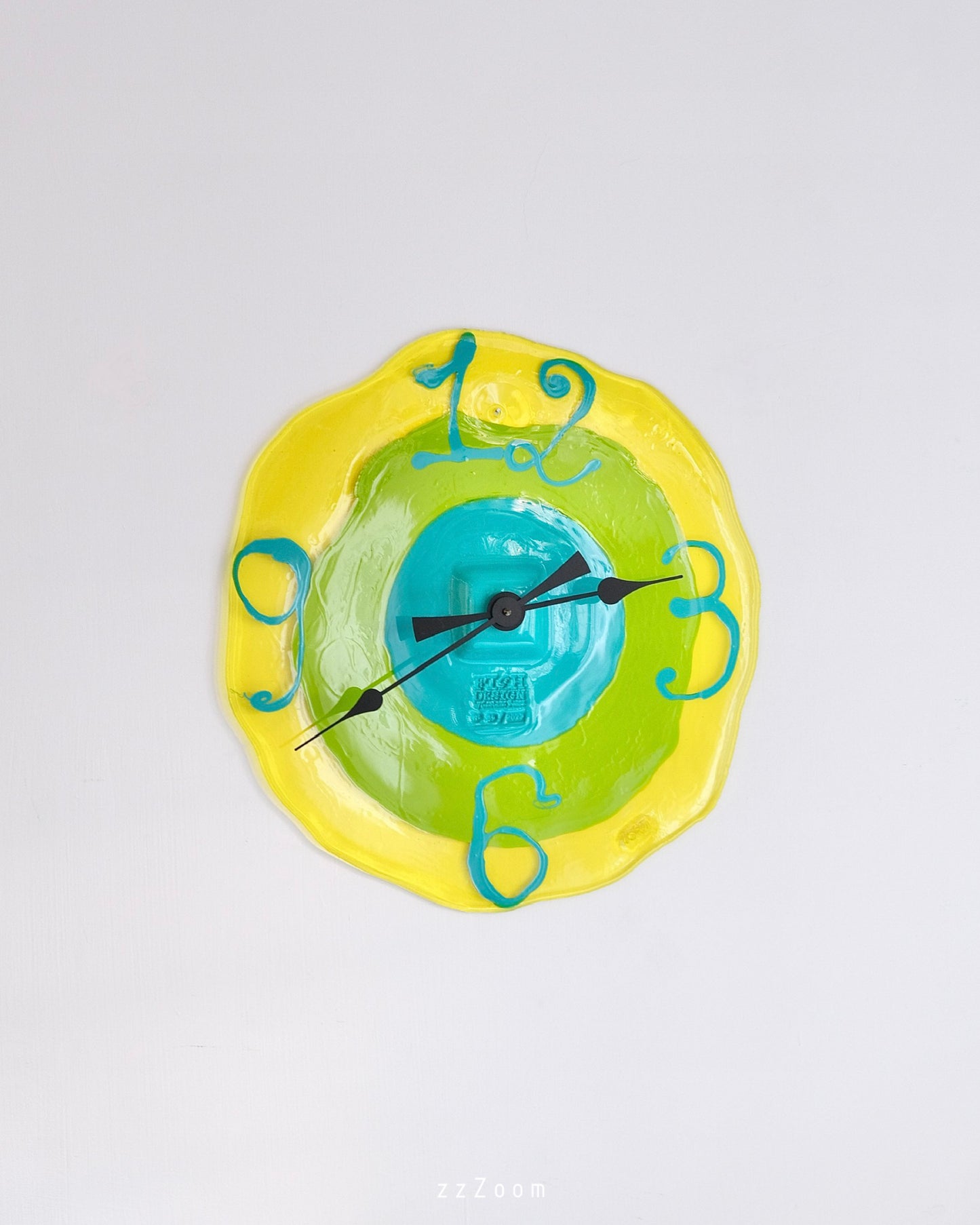 WATCH ME clock design by Gaetano Pesce for Fish Design, now(lime, turquoise)