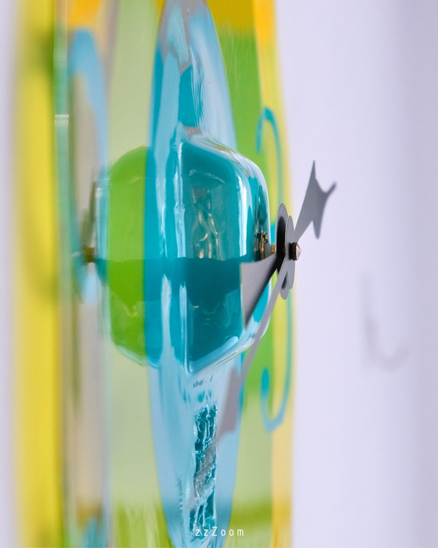 WATCH ME clock design by Gaetano Pesce for Fish Design, now(lime, turquoise)