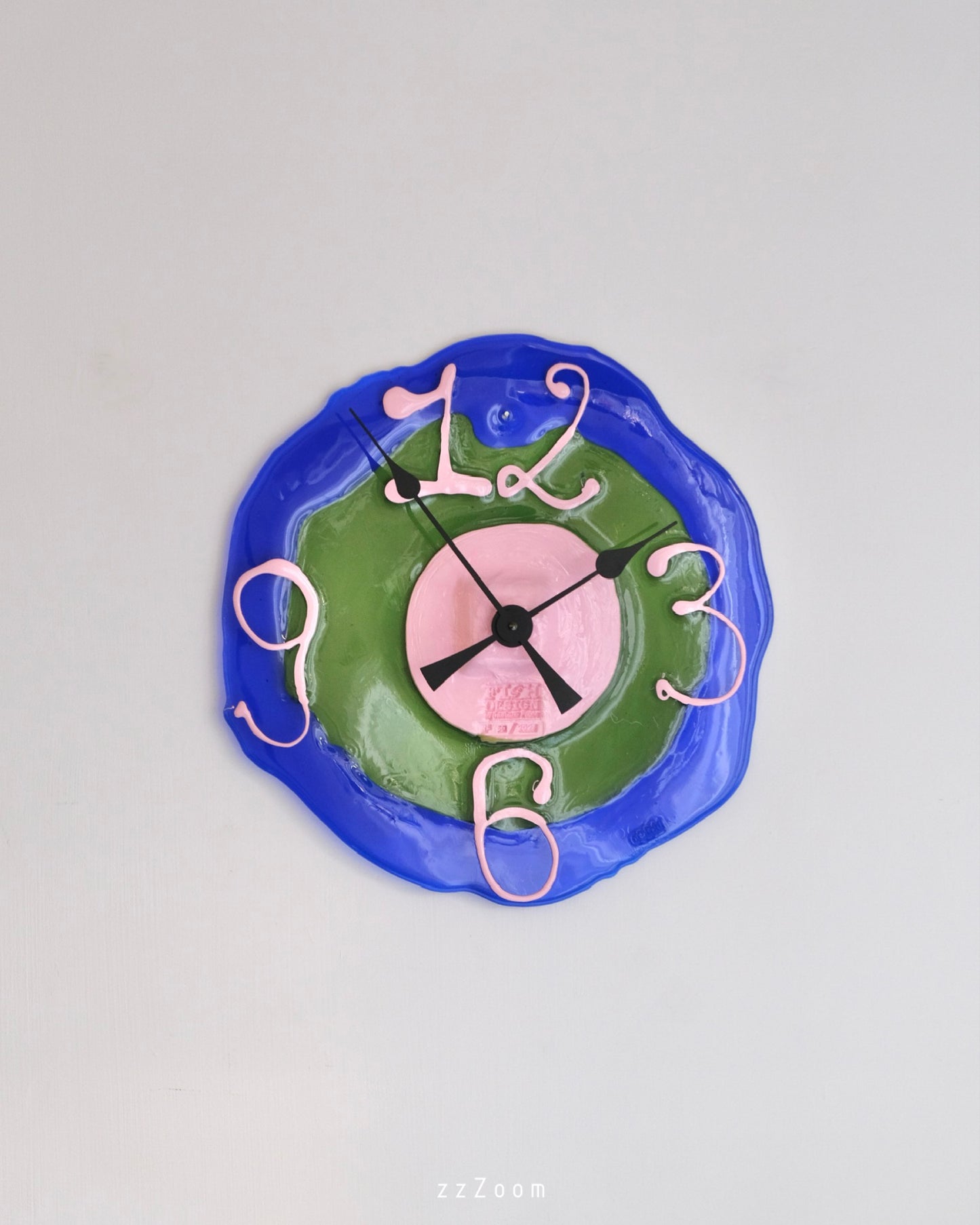 WATCH ME clock design by Gaetano Pesce for Fish Design, now(green, pink)