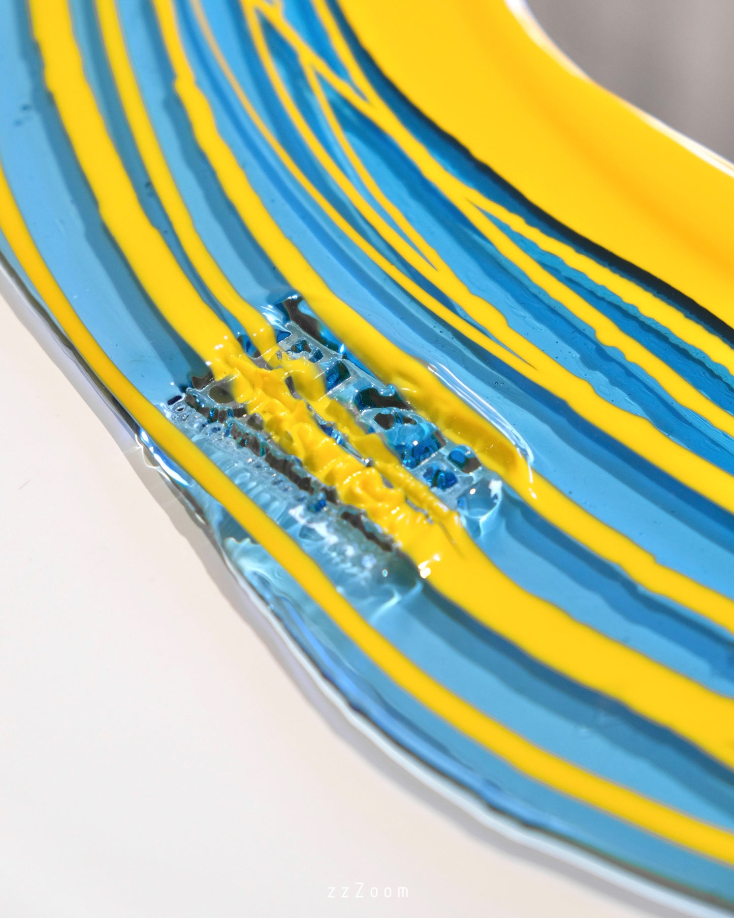 Mirror in hard resin design by Gaetano Pesce for Fish Design, now