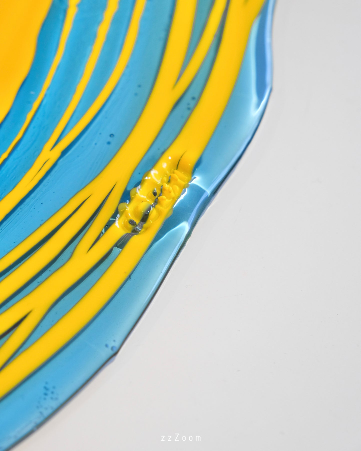 Mirror in hard resin design by Gaetano Pesce for Fish Design, now