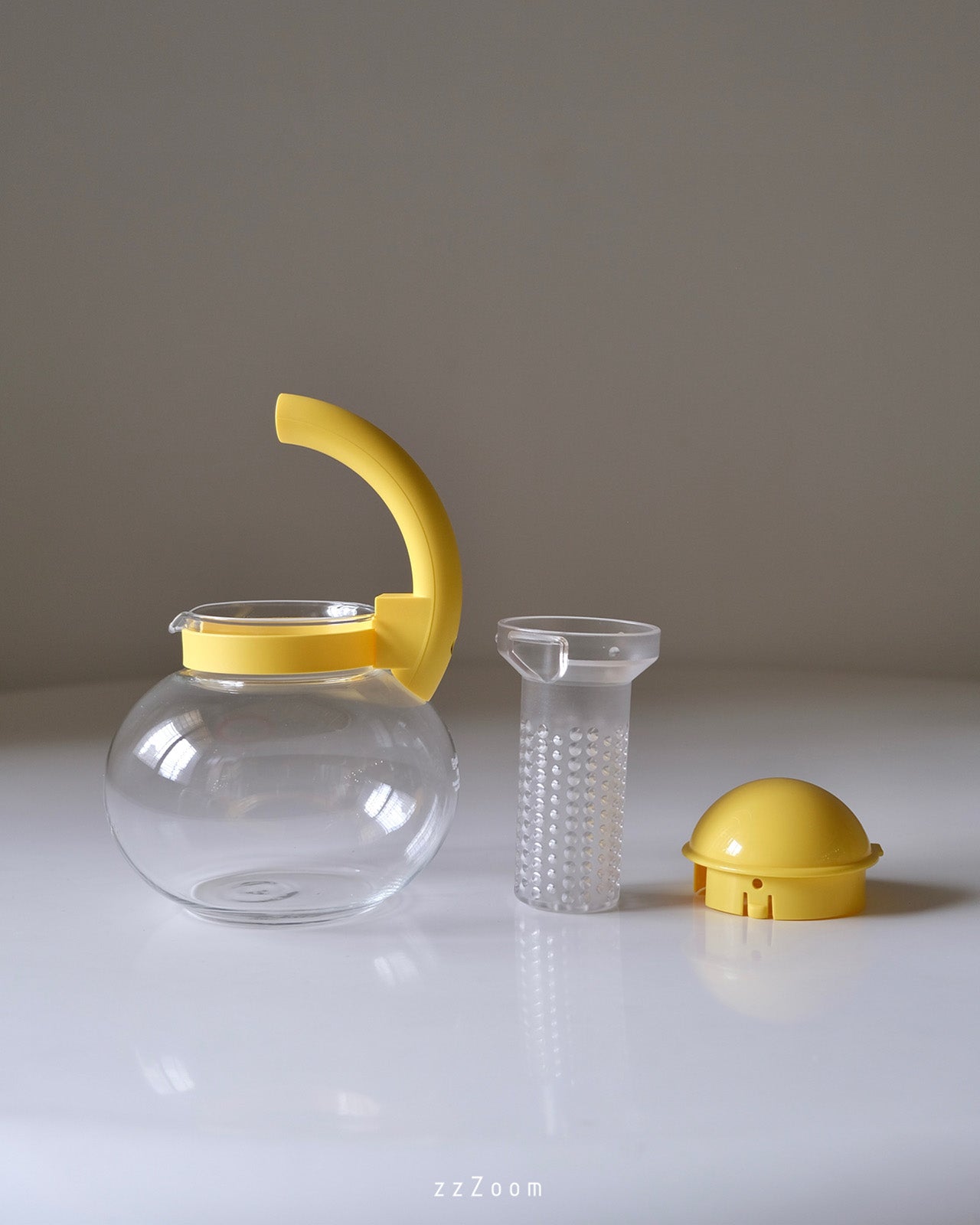 Vintage teapot Mod. Focus design by Ambrogio Rossari for Guzzini, 1980s