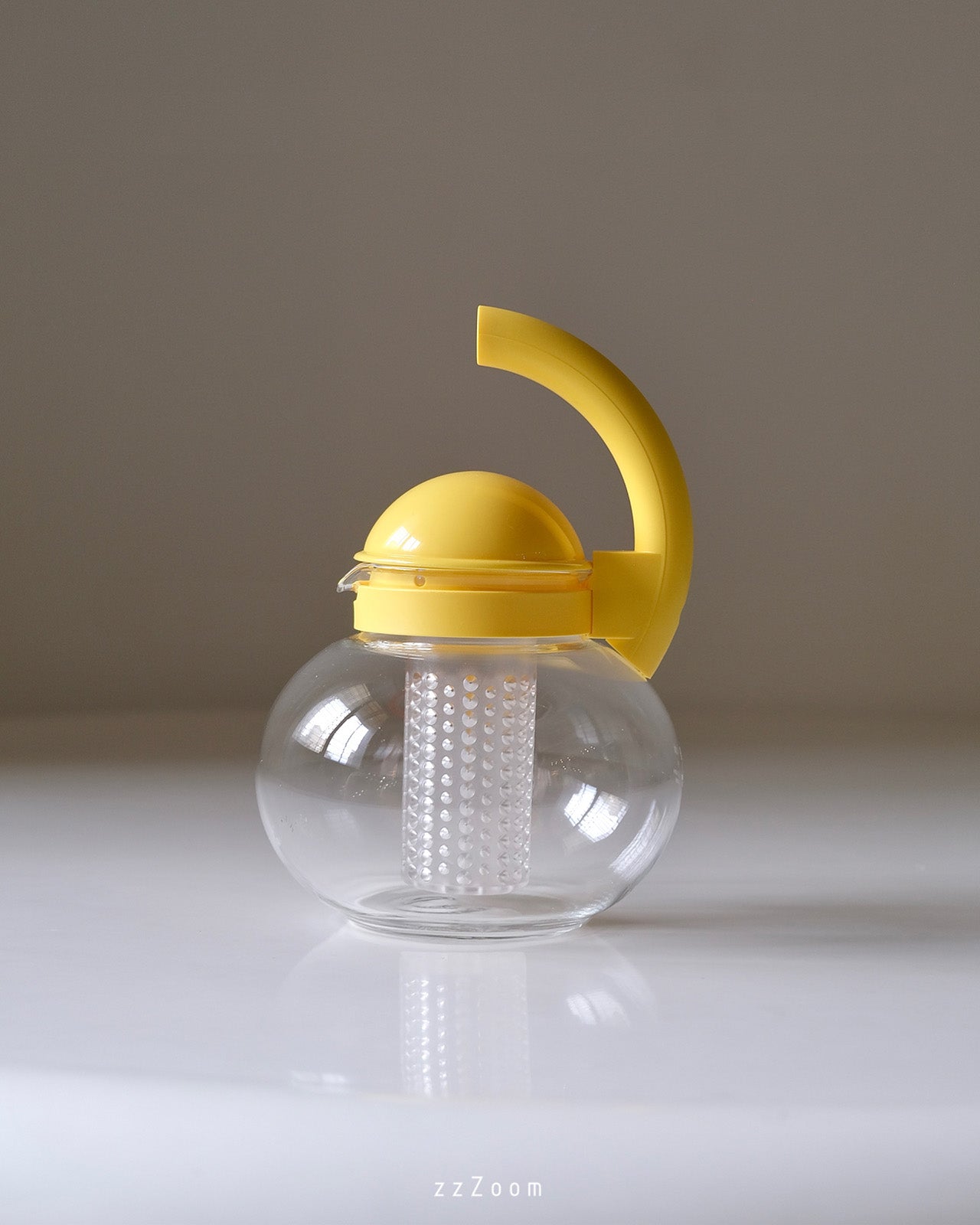 Vintage teapot Mod. Focus design by Ambrogio Rossari for Guzzini, 1980s