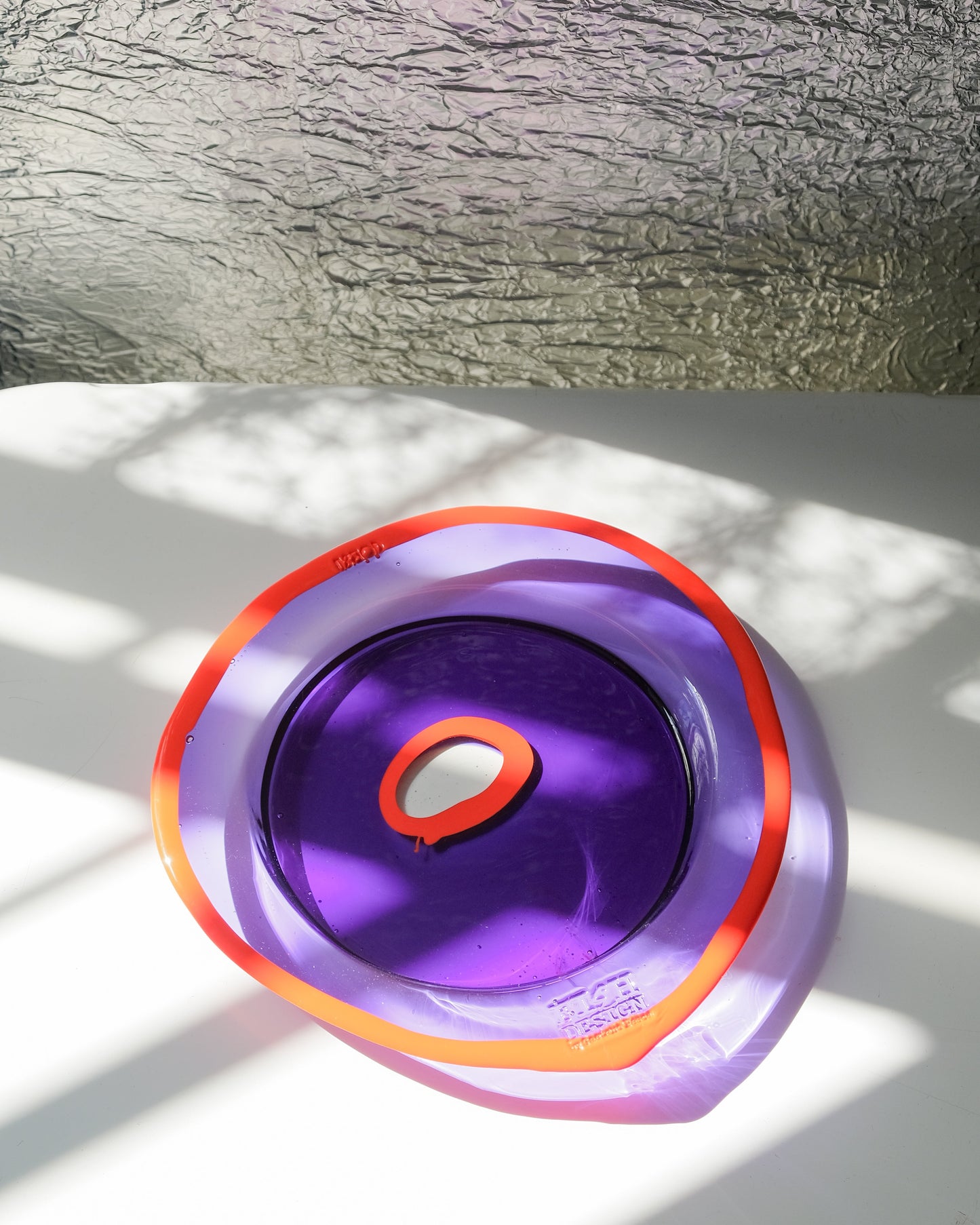 Try Tray Round (S) design by Gaetano Pesce for Fish Design,Clear Purple/Matt Orange