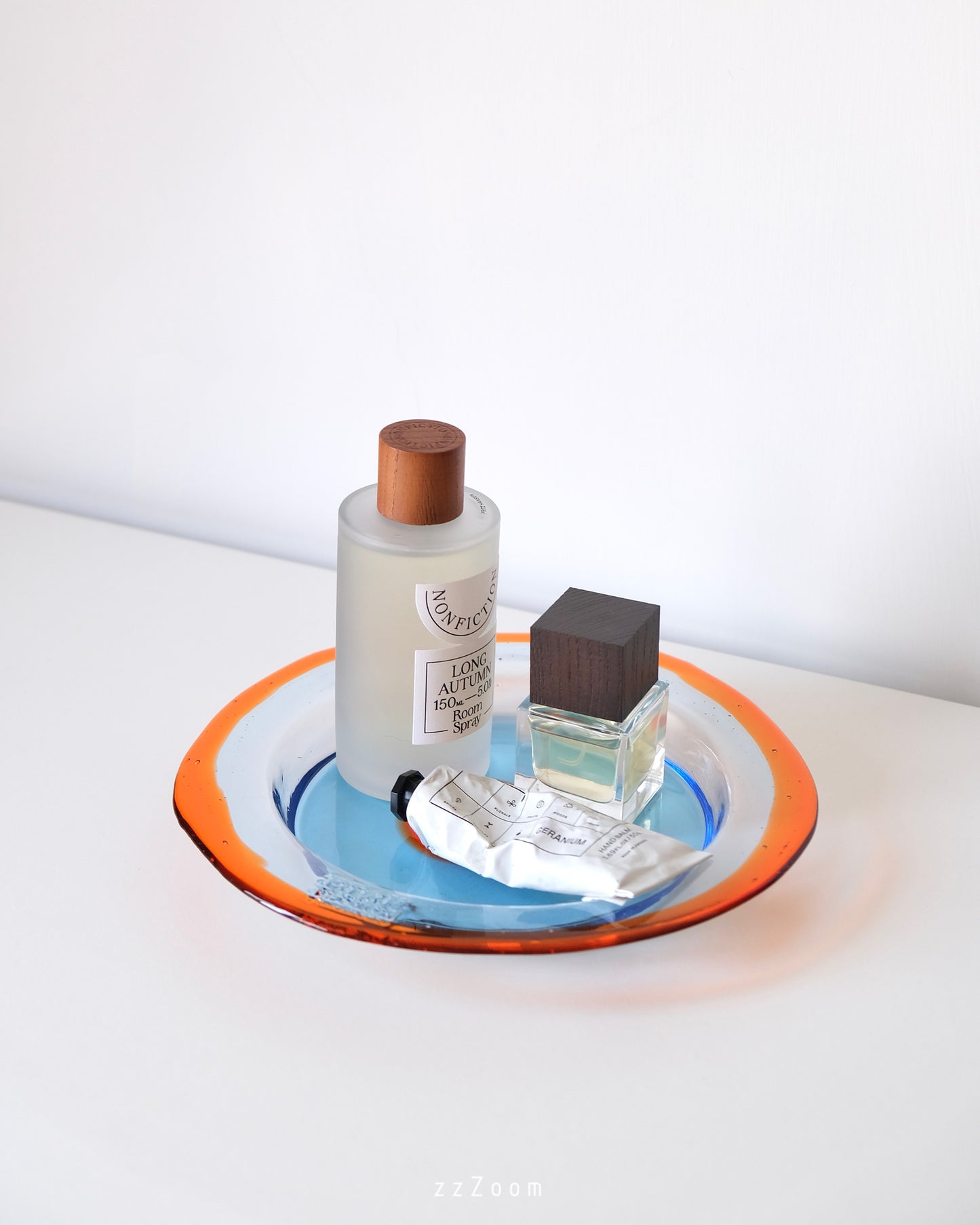 Try Tray Round (S) design by Gaetano Pesce for Fish Design,Clear Purple/Matt Orange