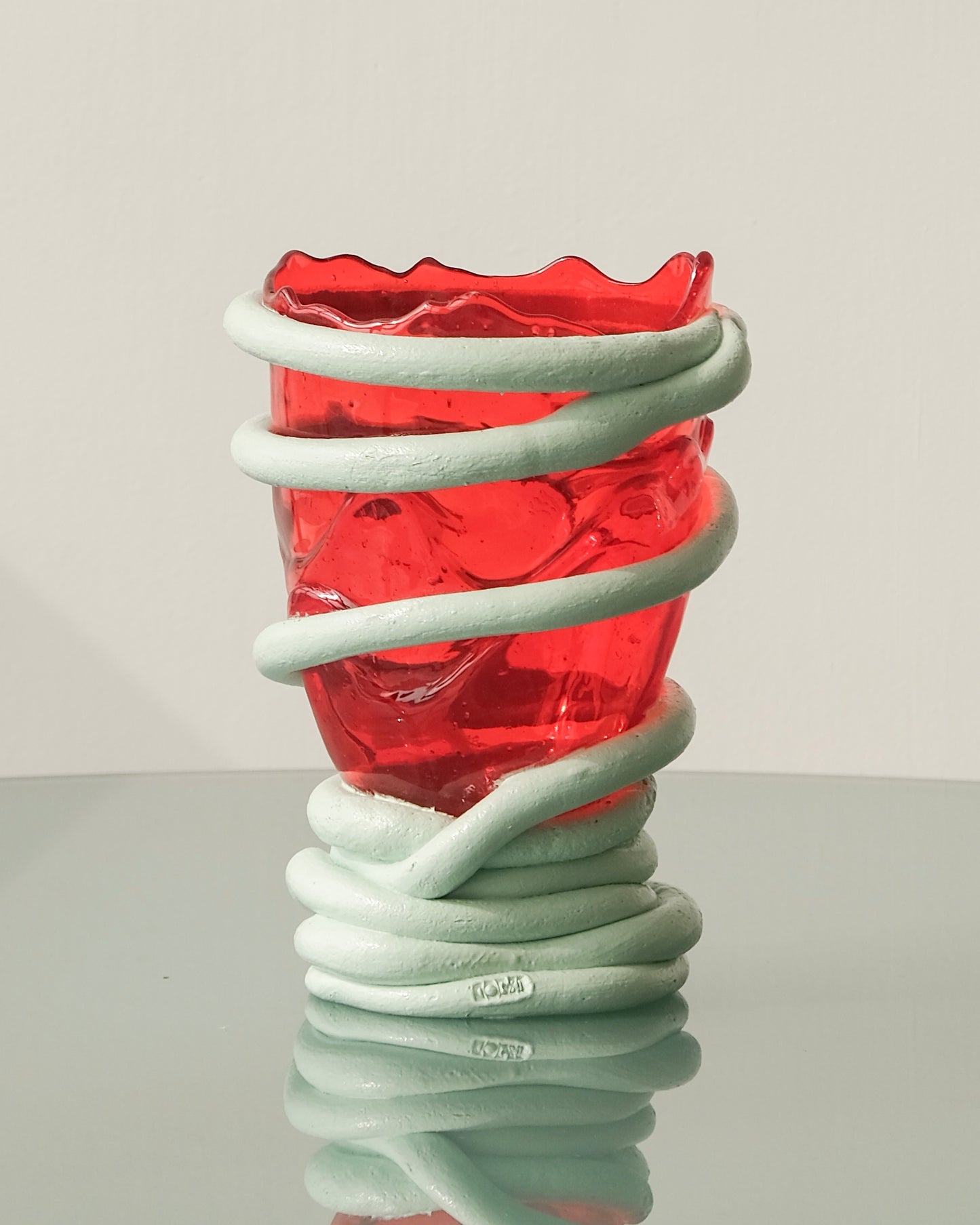 Pompitu I Vase(M) design by Gaetano Pesce for Fish Design,Red/Aqua